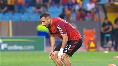 علي معلول يدعم زملاءه في الأهلي قبل مواجهة الترجي