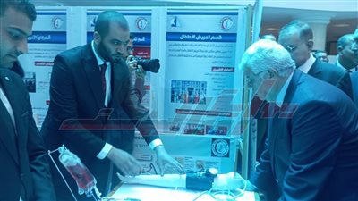 وزير التعليم العالي يتفقد معرض الكليات بجامعة كفر الشيخ