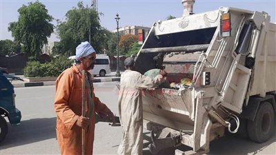 حملات نظافة بالطرق الرئيسية بمراكز سوهاج