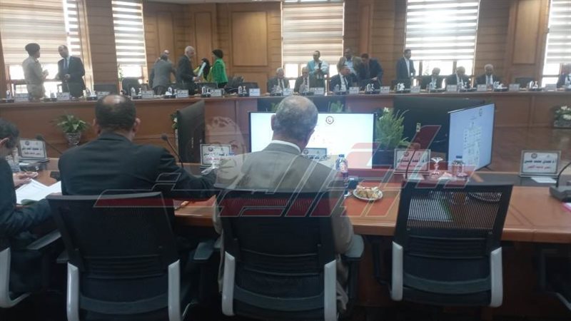 خلال الإجتماع