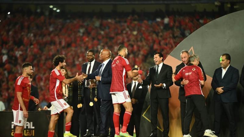 د. أشرف صبحى أثناء