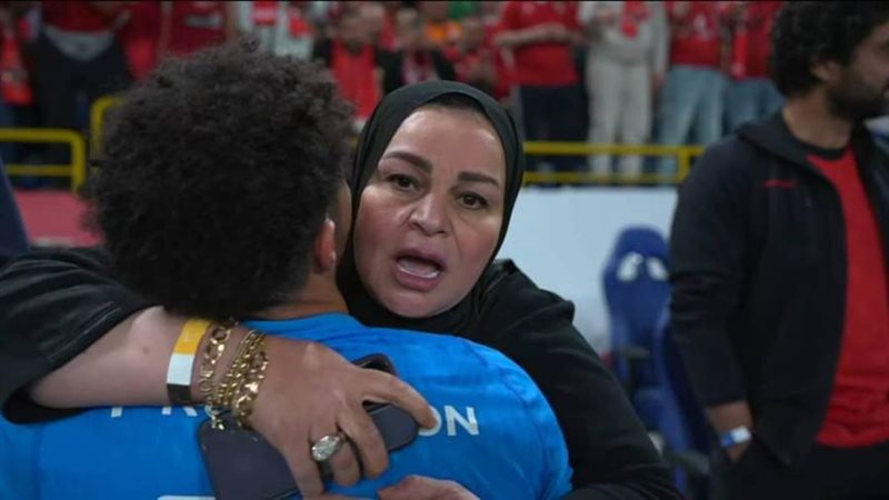 مصفى شوبير ووالدته