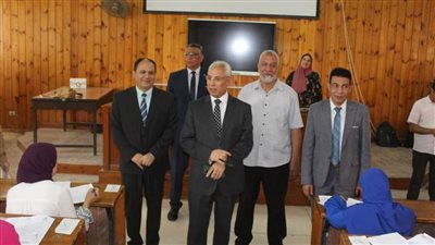 رئيس جامعة المنيا يتفقد سير أعمال الامتحانات بكليتي الزراعة والعلوم