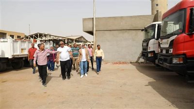 محافظ الوادي الجديد يتفقد وحدتي «تعبئة المواد الغذائية» و«المركبات الثقيلة» 
