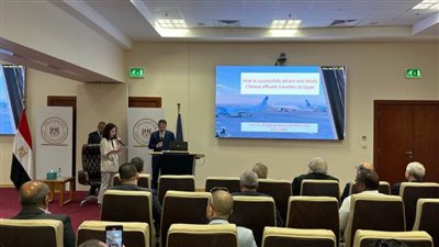 السياحة والآثار تنظم ورشة عمل للعاملين بالسوق السياحي الصيني