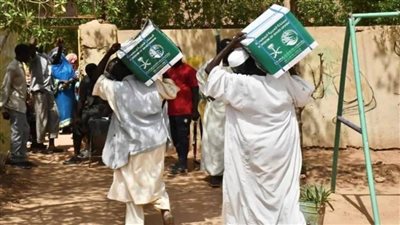 مركز الملك سلمان للإغاثة يوزع السلال الغذائية والمساعدات الإنسانية في السودان   
