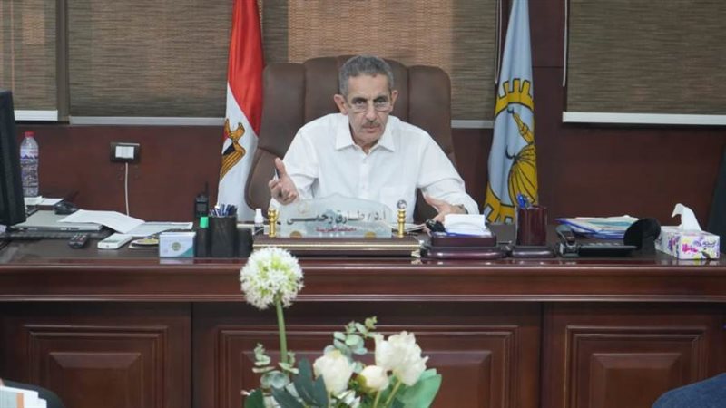 جانب من اجتماع محافظ