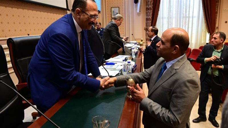 خلال الجلسة