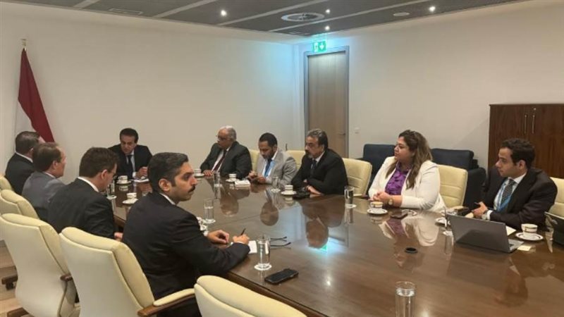 اجتماع وزير الصحة