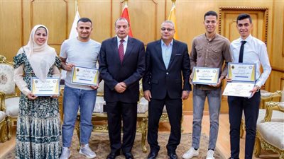 تكريم طلاب جامعة بني سويف الفائزين في الفنون التشكيلية والأفلام القصيرة بمهرجان إبداع 12