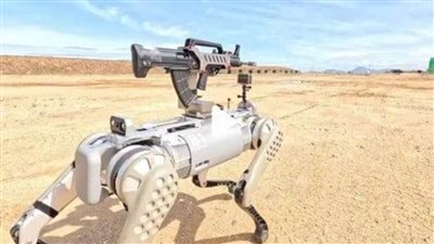 عاجل| لأول مرة.. استخدام الكلاب الآلية لإطلاق النار في المناورات العسكرية (صور)