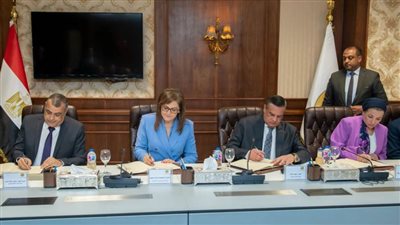 4 وزراء يوقعون عقود تنفيذ مصنع تدوير المخلفات الصلبة البلدية بمنطقة شبرامنت بالجيزة 