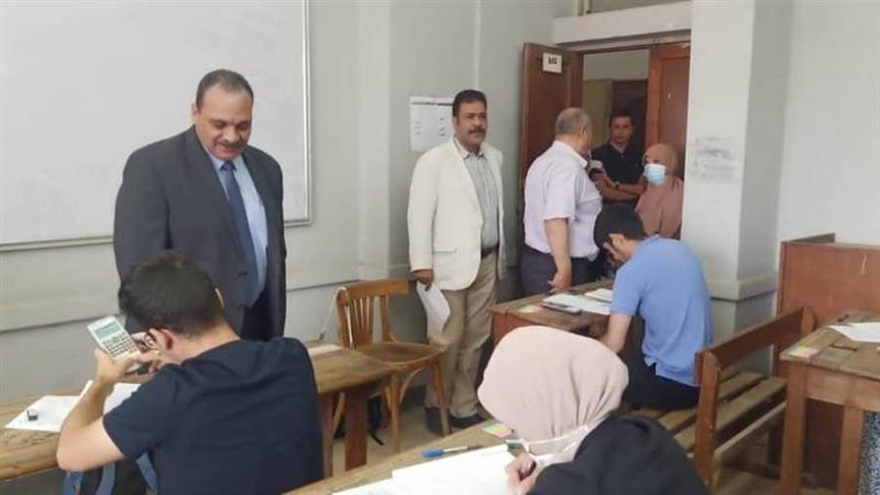 تفقد الامتحانات بكلية