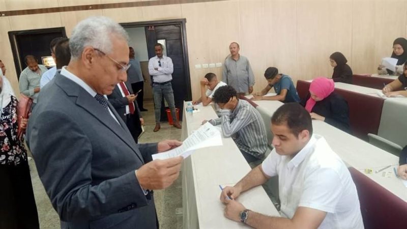 رئيس الجامعة يتفقد