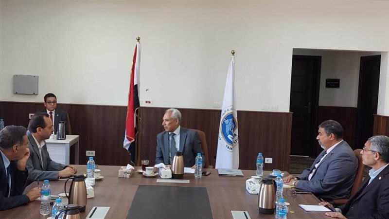 رئيس الجامعة خلال