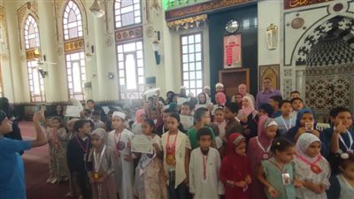 تكريم المحفظات والمعلمات المشاركات في برنامج النشاط الصيفي للأطفال بمسجد الميناء الكبير بالغردقة
