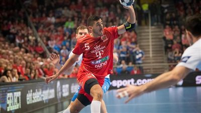 نجم منتخب اليد ينهي رحلته في المجر بـ9 بطولات