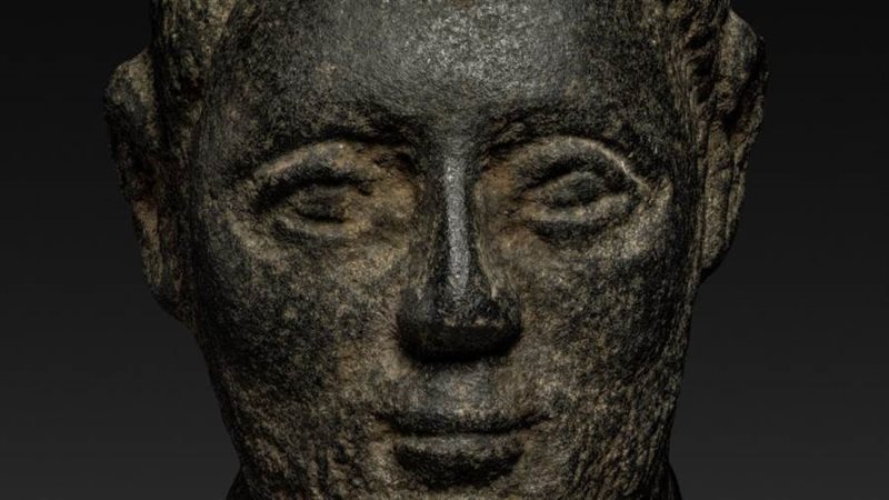 التمثال الذي تم استرداده