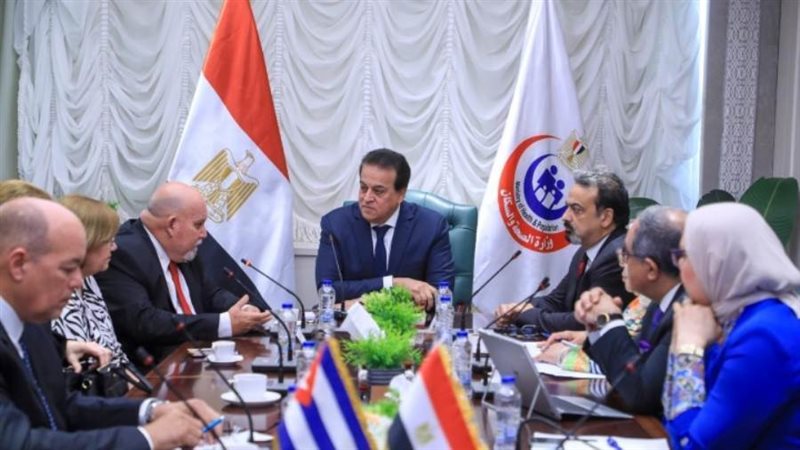 وزير الصحة والسفير