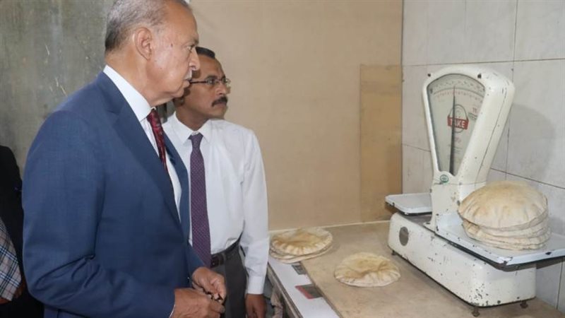 تفقد سير العمل بالمخابز