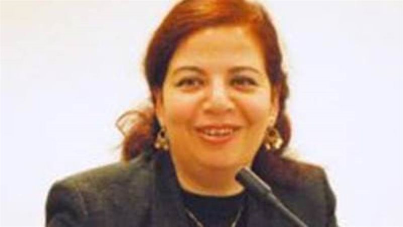 الدكتورة عزة بدر