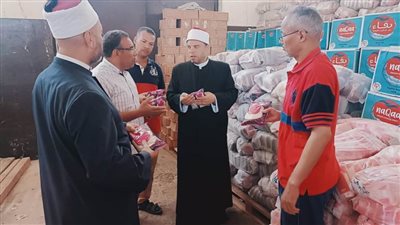 الأوقاف تسلم 4 أطنان مواد تموينية لمديرة التضامن الاجتماعي بالبحرالأحمر