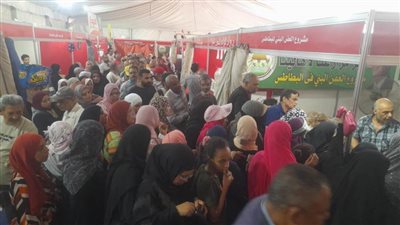 إقبال من المواطنين على معرض 