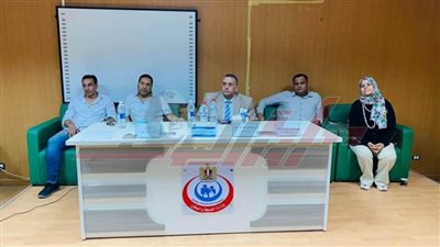 أبوالسعد يجتمع بمديري المستشفيات والإدارات الفنية بكفر الشيخ