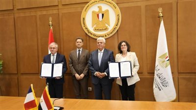 عاشور يشهد اتفاقًا بين الجامعة الفرنسية وجامعة باريس 1 بانتيون لإطلاق برامج جديدة