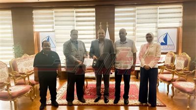 رئيس جامعة كفر الشيخ يستقبل فريق عمل المركز الدولي لإدارة الموارد البشرية