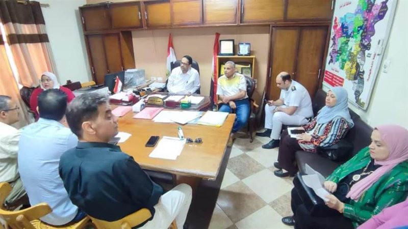 وكيل الوزارة داخل