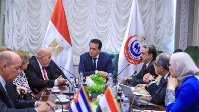 اجتماع وزير الصحة