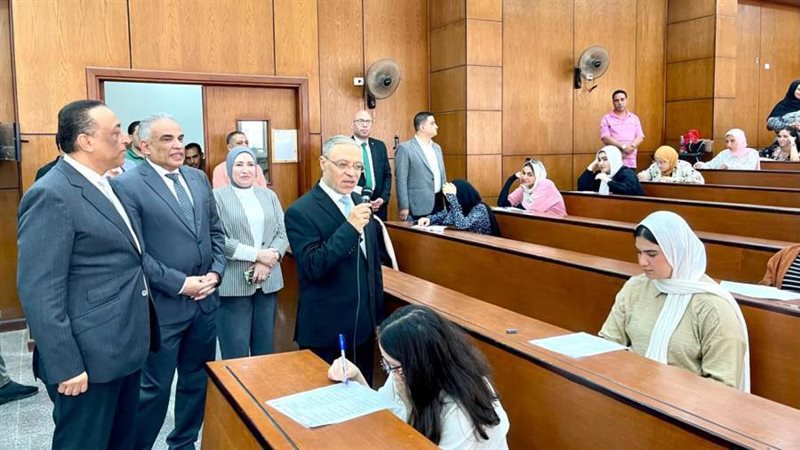 رئيس جامعة طنطا يتفقد