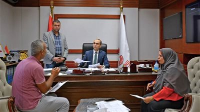 نائب محافظ سوهاج والسكرتير العام يلتقون 148 مواطنًا لبحث مطالبهم وحل شكواهم
