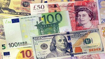 الإسترليني ينخفض مقابل الدولار ويرتفع مقابل اليورو