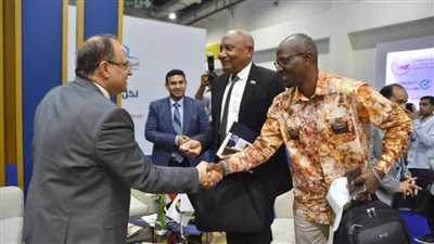 رئيس هيئة الدواء يلتقي الوفود والشركات الأجنبية والهيئات المشاركة بمعرض صحة إفريقيا
