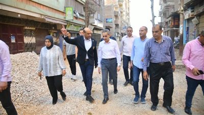 بالصور.. محافظ الغربية يعاين الشوارع المقترح رصفها بالمحلة الكبرى
