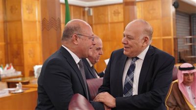 رئيس جامعة سوهاج يتسلم جائزة مؤسسة الأمير محمد بن فهد 