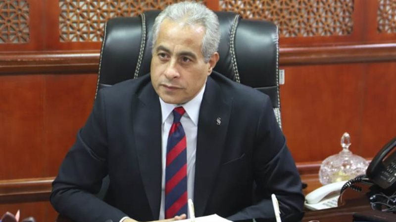 وزير العمل حسن شحاتة