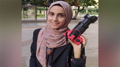 مكالمة قبل الموت بين أحلام الصحفية “علا دحدوح” وزجاج لحم طفل “فداء حلس”