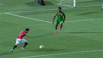 منتخب مصر يُمتع جماهيره ويتقدم على بوركينا فاسو في الشوط الأول