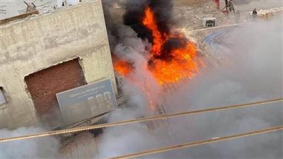 السيطرة على حريق عدد من المحلات التجارية بالشرقية
