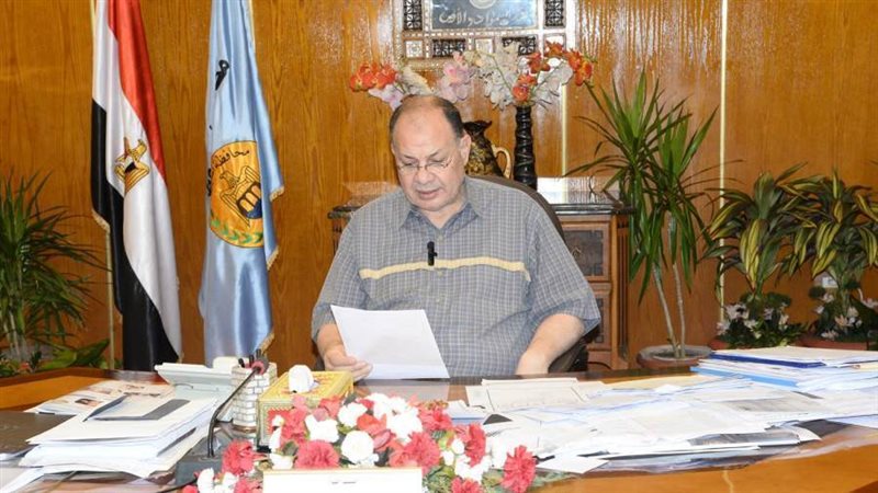 محافظ أسيوط خلال