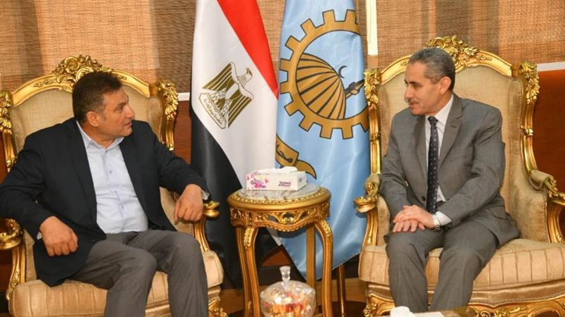 محافظ الغربية ووزير