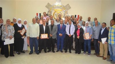 رئيس مصنع 63 الحربي يبحث مع العاملين آخر المستجدات للمشروعات الجاري تنفيذها ويكرم المتميزين