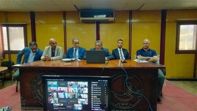 بعد استلامهم اللجان.. وكيل تعليم البحيرة يعرض توجيهات الوزير على رؤساء لجان الثانوية العامة