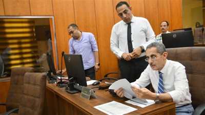 بالصور.. محافظ الغربية يتابع طلبات التصالح ونظافة محيط المدارس