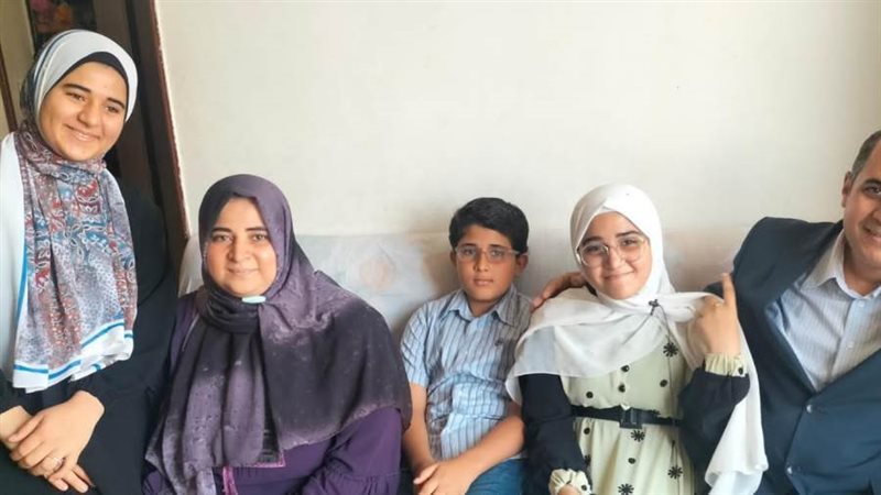 الطالبة الثالثة على