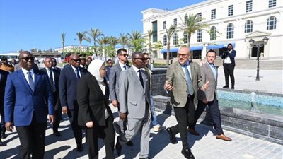 وزير الإسكان يصطحب نائب رئيس جمهورية غينيا الاستوائية فى جولة بـ