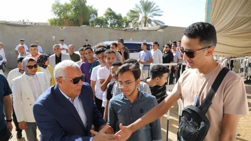 جانب من لقاء محافظ